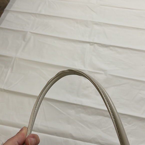 Beautiful light grey satchel style women’s pocket book. Like new condition. - Picture 8 of 8